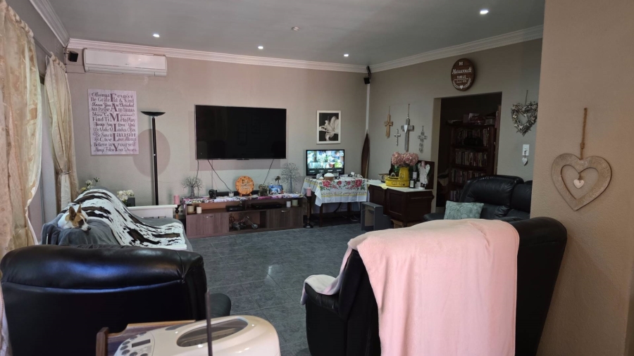 6 Bedroom Property for Sale in Churchill Estate Western Cape